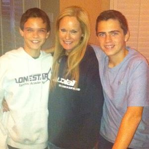 Meet your Posher, Debysue